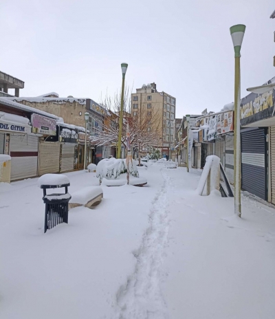 İdil’de Araçlar Kara Gömüldü, Hayat Durma Noktasına Geldi