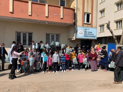 idil'de Engelli Çocuklara Mont Ve Bot Yardımı