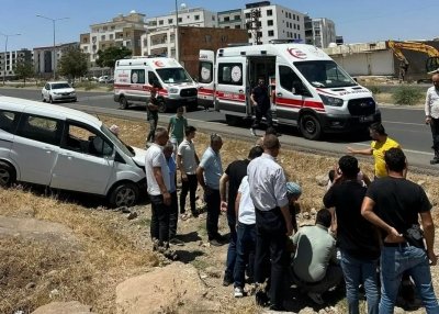 İdil’de hafif ticari araç şarampole yuvarlandı: 1 yaralı