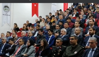 idil'de İstiklal Marşı'nın kabulü ve Mehmet Akif Ersoy'u anma programı düzenlendi. 