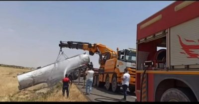 İdil'de Petrol Yüklü Tanker Devrildi: 1 Kişi Yaralandı