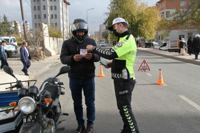 İdil’de polis ekipleri motosiklet sürücülerini denetledi