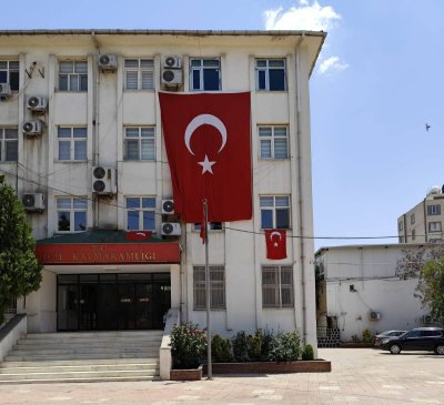 İdil’in dört bir yanında ay yıldız dalgalanıyor.