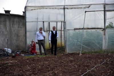 idil'li Çiftçi seradaki ilk hasadın gelirini Milli Dayanışma Kampanyası'na bağışladı
