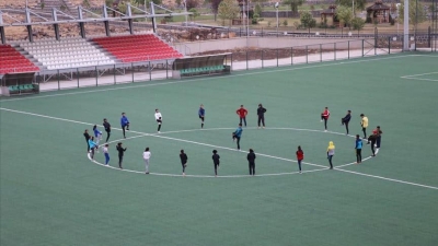  idil'li çocuklar spor tesisleriyle tozdan topraktan kurtuldu