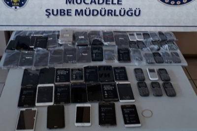 Kaçak cep telefonları ele geçirildi