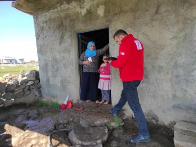 Kızılay idil Temsilciliği Köyleri Gezip Kavurma Ve Giyim Yardımı yaptı. 