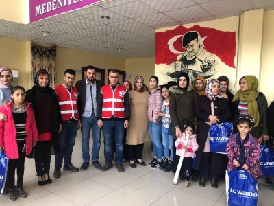  Kızılay idil’de Muhtaç Ailelere Giyim Yardımı Yaptı