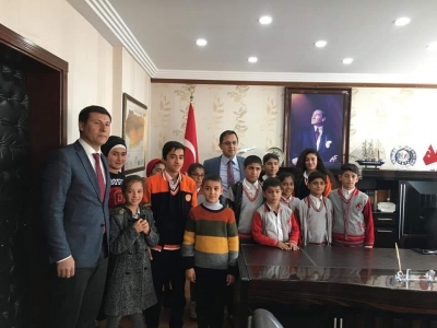 Öğrenciler idil Kaymakamı Ve Belediye Başkan Vekili Zafer SAĞ'ı Ziyaret Etti