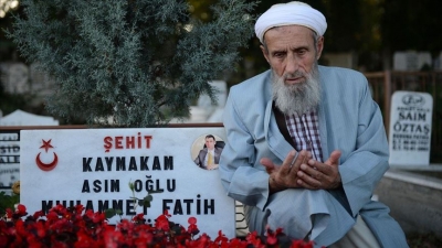 Şehit kaymakamın babası Asım Safitürk: Ateş, şehit yakınlarının kalbine düşüyor