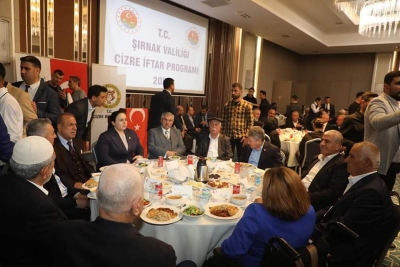 Şırnak Valiliği, Cizre'de iftar programı düzenledi.