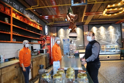 Şırnak Valisi Ali Hamza Pehlivan, Cizre Park AVM’de Esnaf ve Vatandaşlarla Bir Araya Geldi.