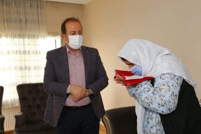 Şırnak Valisi Ali Hamza Pehlivan Anneler Günü vesilesiyle, eşi Yıldız Pehlivan hanımefendi ile birlikte Şehit Annelerini ziyaret etti