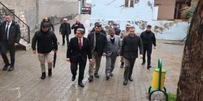 Şırnak Valisi Birol Ekici selin vurduğu idil Oyalı köyünde: “Vatandaşımız yalnız değil”