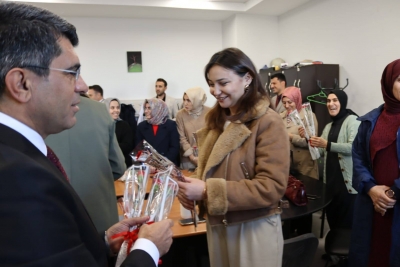 Şırnak Valisi Birol Ekici İlçemizdeki Tüm Öğretmenlerimize Çiçek Gönderildi