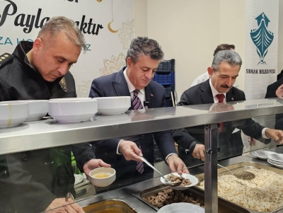 Şırnak Valisi Ekici, Başkan Yarka ve Emniyet Müdürü Sazak İftar Sofrasında Vatandaşlarla Bir Araya Geldi