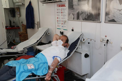 Şırnak Valisi Pehlivan, Türk Kızılayına kan bağışında bulundu