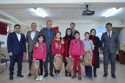 Şırnak Yeşeren Gençlik Derneği 120 Öğrenciye Mont, Bot, Kazak, Ve  Pantolon Yardımında Bulundu