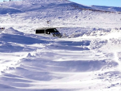 Şırnak'ta etkili olan kar nedeniyle 30 köy ve 8 mezra yolu ulaşıma kapandı.