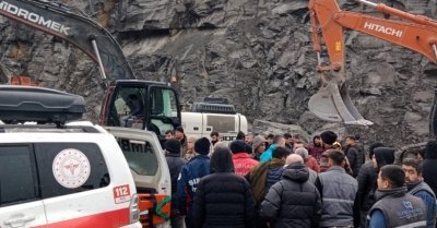 Şırnak’ta iş makinasının üzerine kaya düştü: 1 yaralı