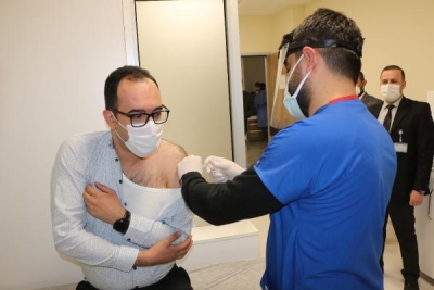 Şırnak'ta, sağlık çalışanlarına aşı uygulaması başladı