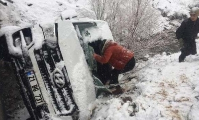 Şırnak'ta yolcu minibüsü şarampole devrildi: 5 yaralı