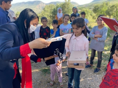 Tebessümlerine Ortak Olduk.