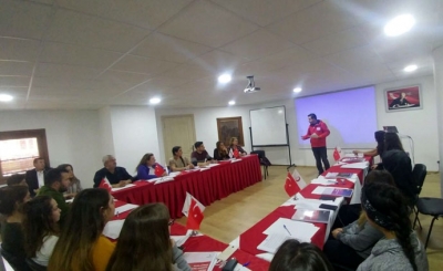 Tezdiğ, gençlerle buluştu