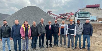 Vali Ekici, İdil’de taş toplama ve kırma tesisinde incelemede bulundu