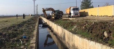 Yağmur suyu kanalı temizlenip üstü kapatılacak